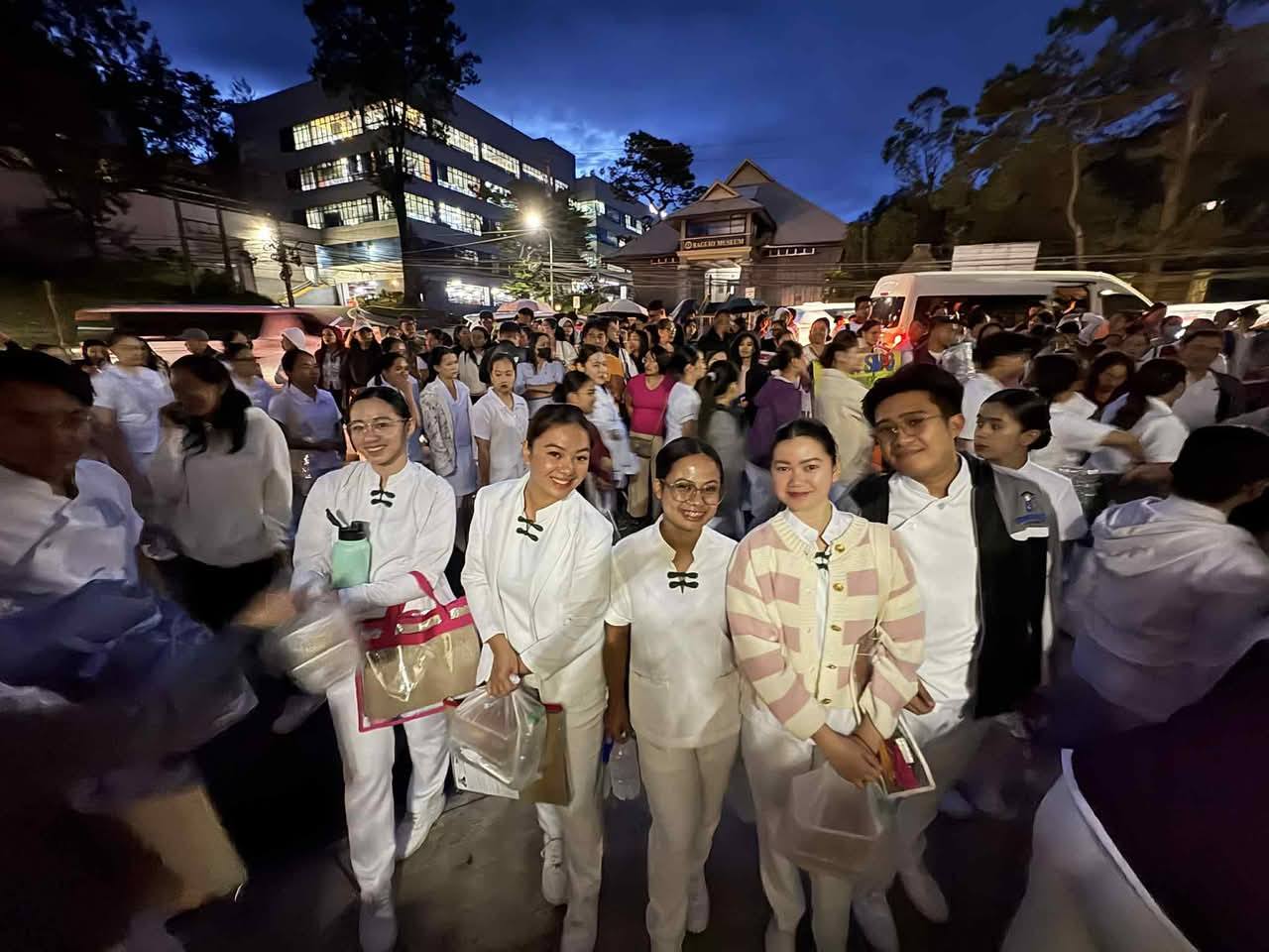 ๐๐๐ ๐๐ญ๐๐ง๐๐ฌ ๐๐ญ๐ซ๐จ๐ง๐ ๐๐๐ก๐ข๐ง๐ ๐๐ฅ๐ฎ๐ฆ๐ง๐ข ๐๐๐ค๐ข๐ง๐ ๐ญ๐ก๐ ๐๐จ๐ฏ ๐๐๐๐ ๐๐๐๐